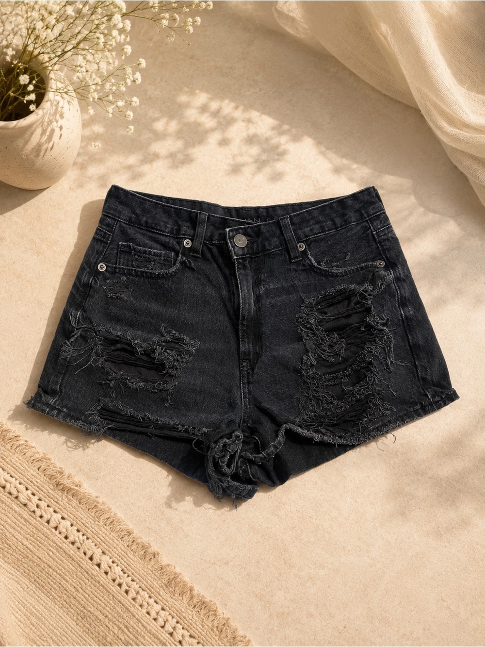 American Eagle Women's Mom Jean Shorts Size 4 - Black Distressed Crossover - Picture 3 of 10